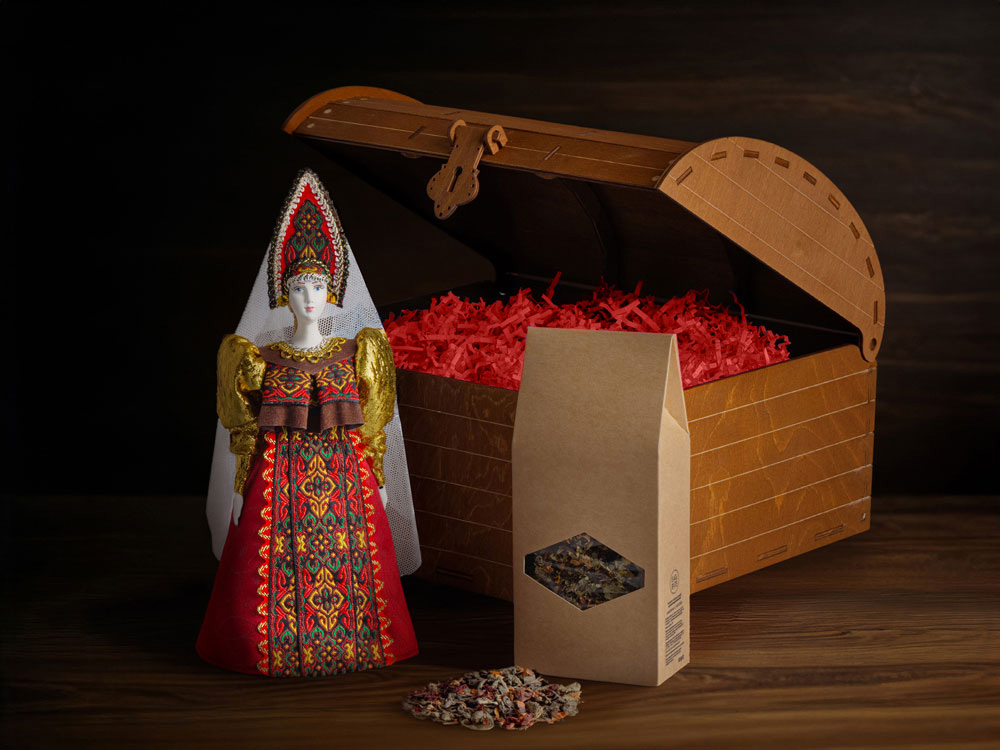 Подарочный набор: кукла фарфоровая, чай "Малина с мятой"