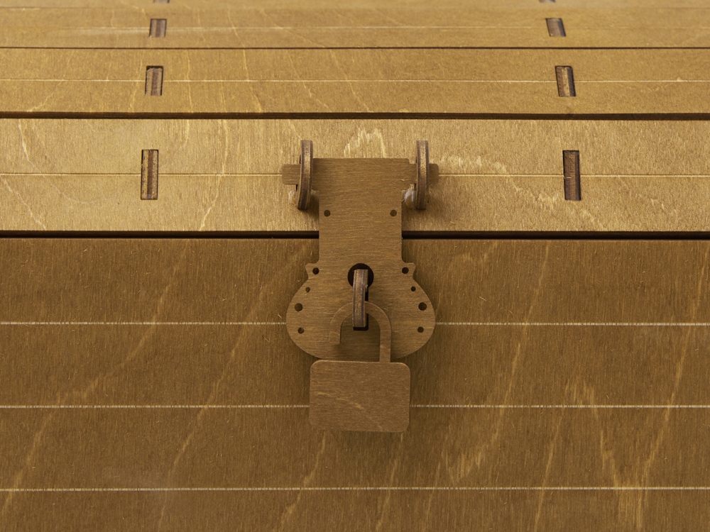 Подарочный набор: кукла фарфоровая, мёд с гецким орехом