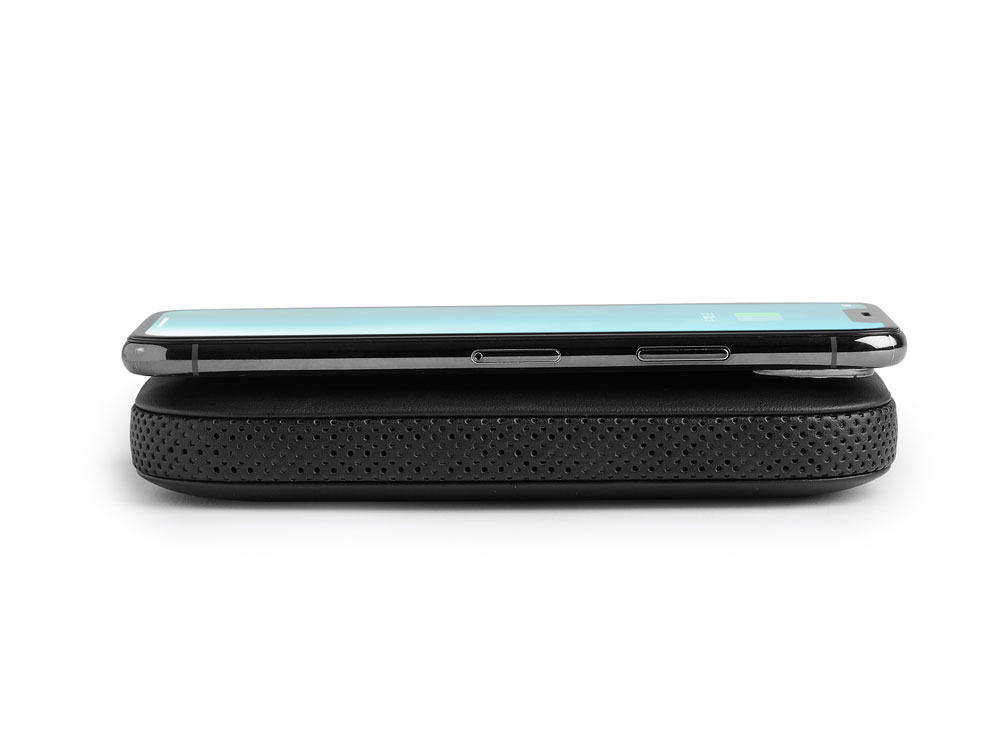 Внешний аккумулятор с беспроводной колонкой Powersound