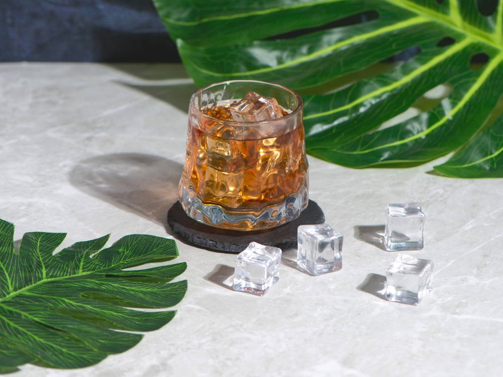 Вращающийся бокал для виски на сланцевом костере «Bromo»